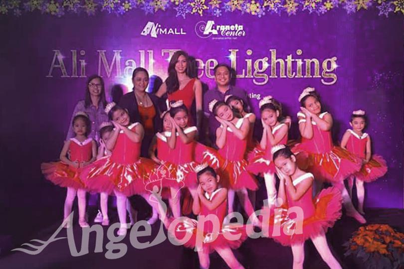 Nicole Cordoves at the New Farmers Plaza and Ali Mall Tree Lighting
