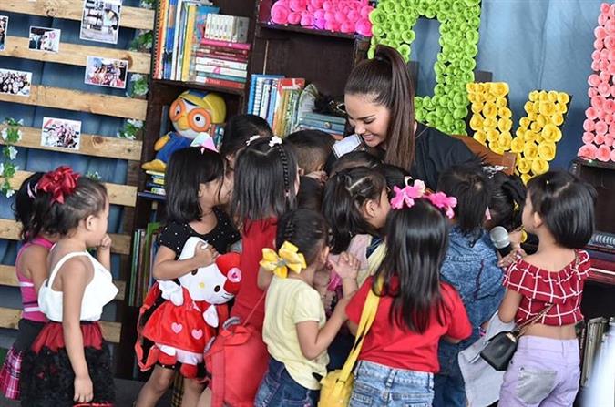 Miss Universe 2018 Catriona Gray bonds with kids at Young Focus Organisation 