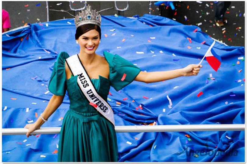 Pia Wurtzbach at gala homecoming parade
