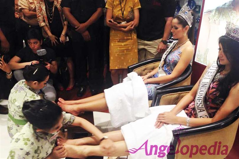 Anindya Kusuma Putri and Paulina Vega Dieppa during Spa treatment at Mustika Ratu