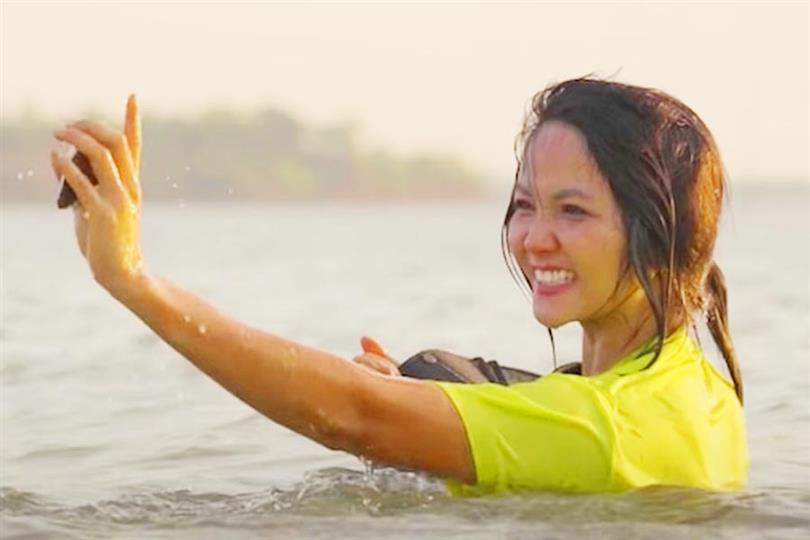 Vietnam’s H'Hen Niê shows off cooking skills on her YouTube channel
