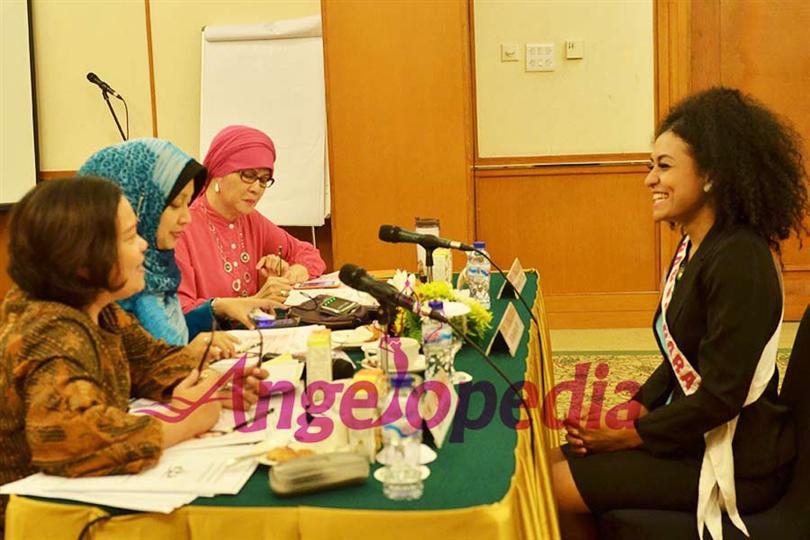 Puteri Indonesia 2015 contestants at personal interview session