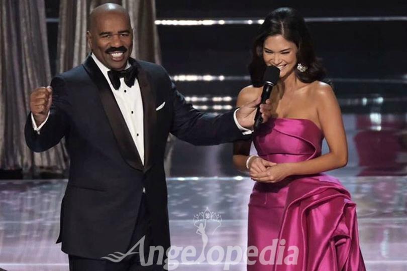 Pia Wurtzbach surprises fans at the Mall of Asia Arena ticket counter